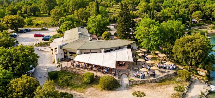 Vue aérienne du restaurant La Baie du Lac